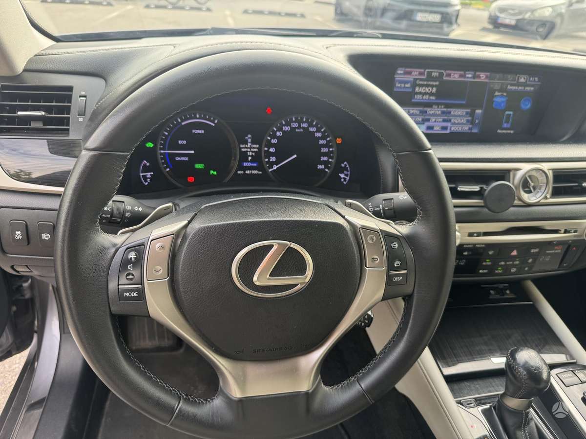 Lexus GS 300h - 12