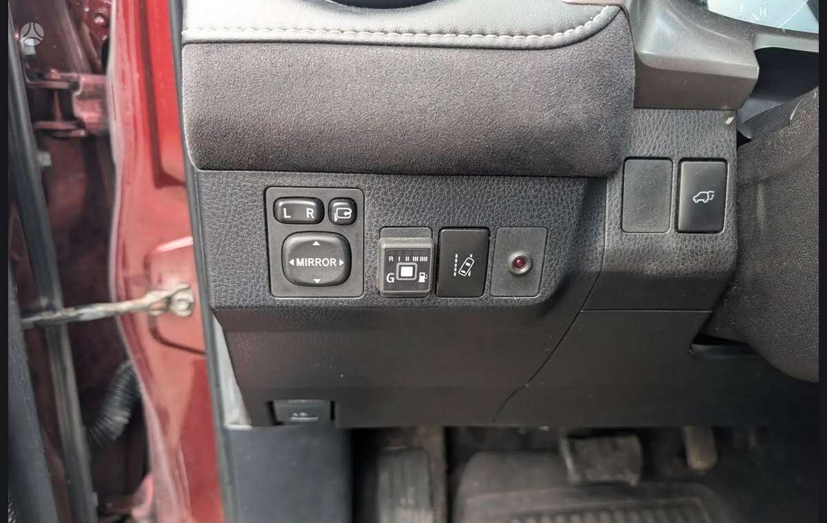 Toyota RAV4 - 8