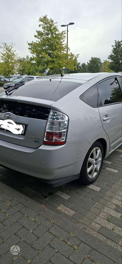 Toyota Prius - 4