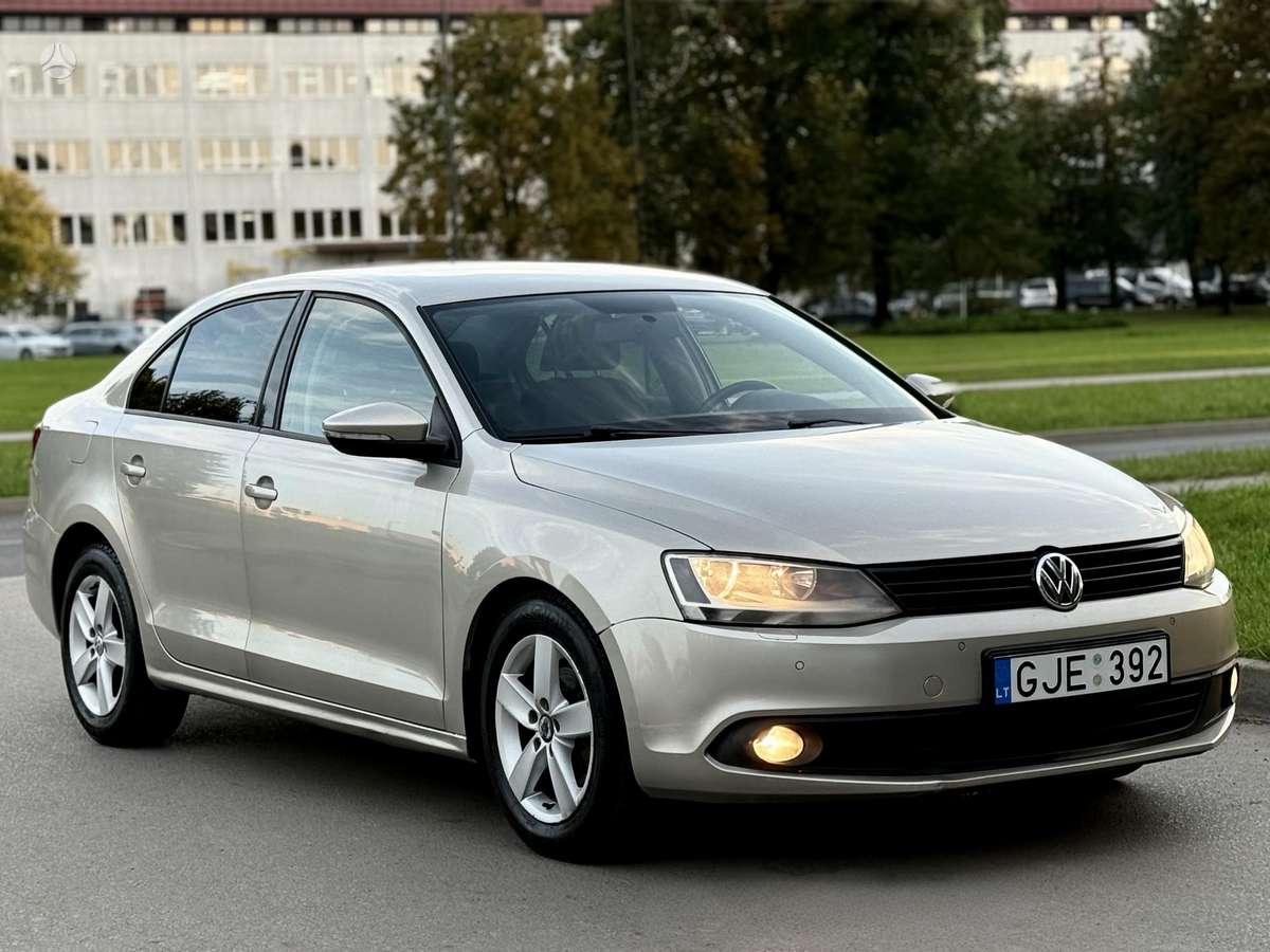 Volkswagen Jetta - 1