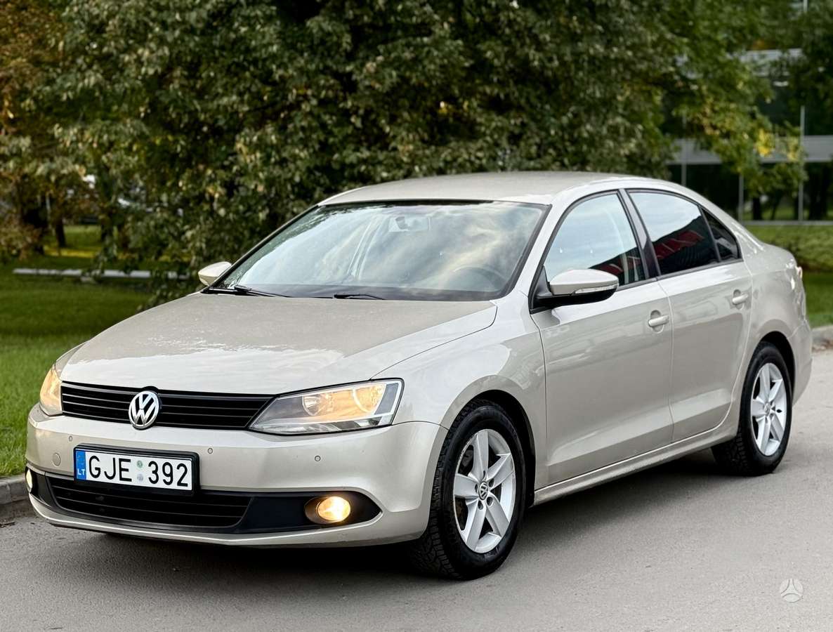 Volkswagen Jetta - 2