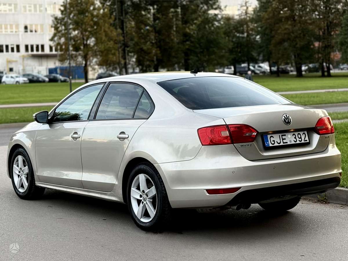 Volkswagen Jetta - 3