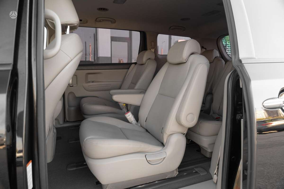 Kia Carnival, 2.2 l., Минивэн
