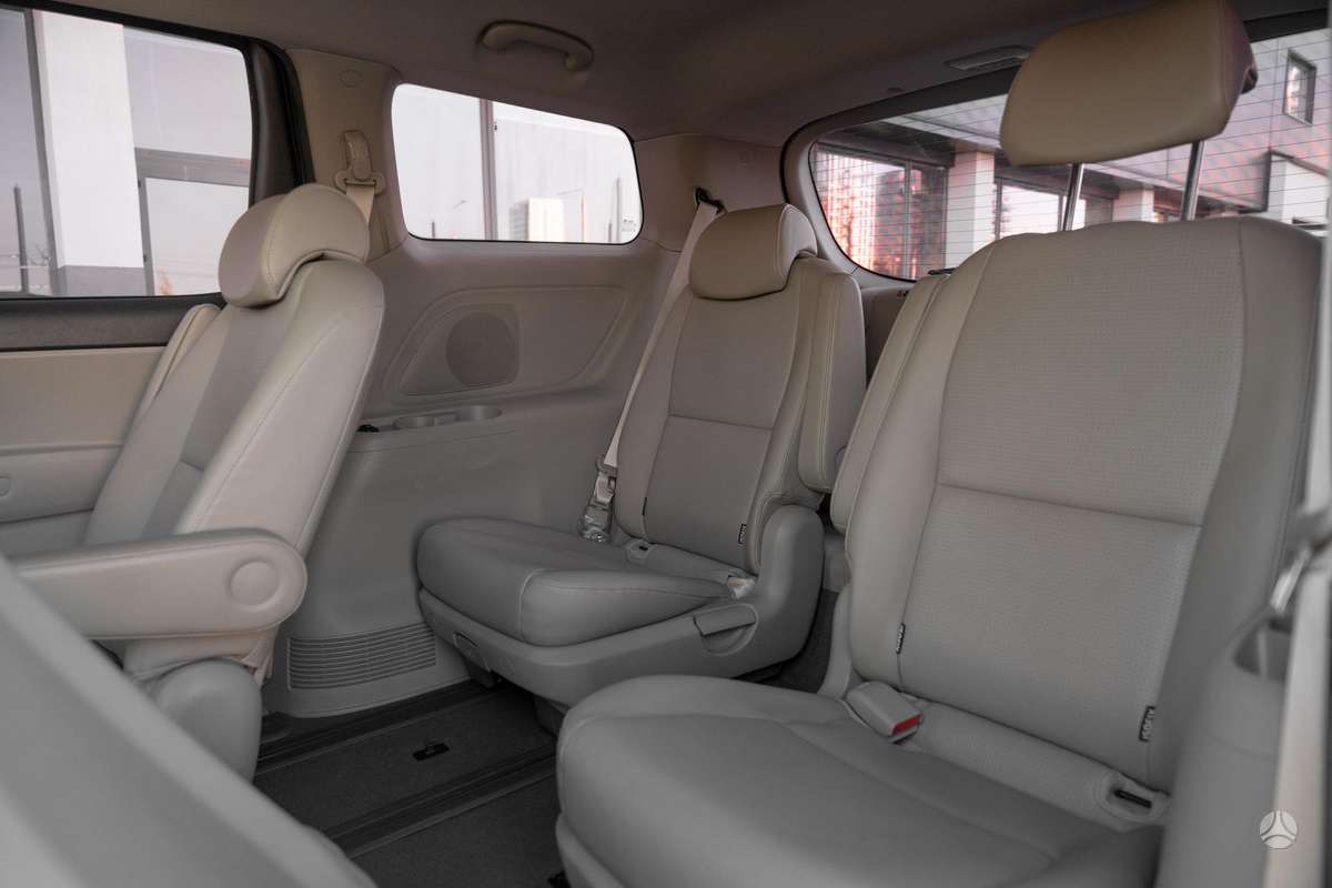 Kia Carnival, 2.2 l., Минивэн