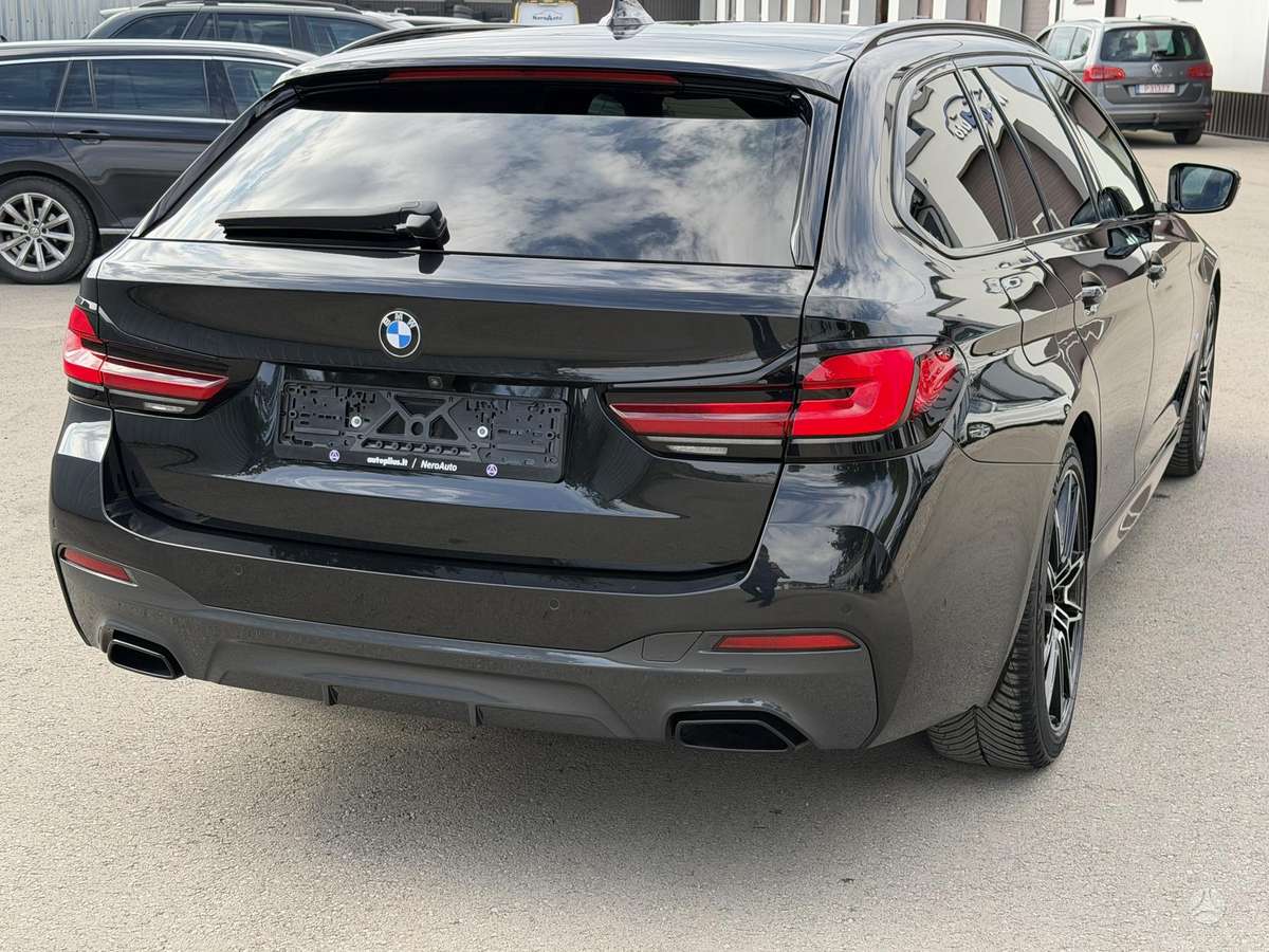 BMW 530, universalas