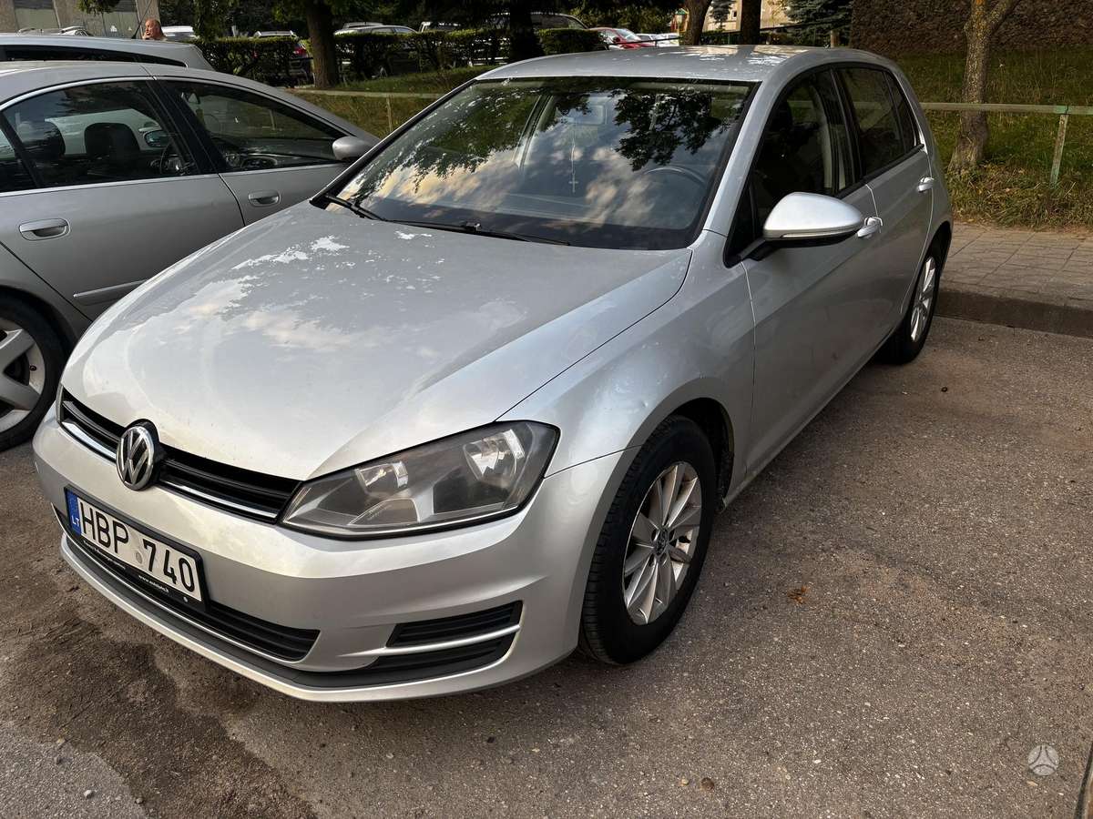 Volkswagen Golf - 1