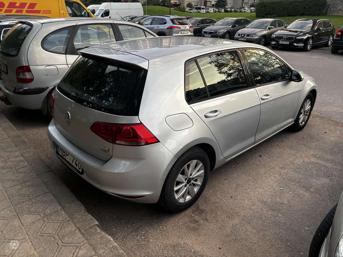 Volkswagen Golf - 5