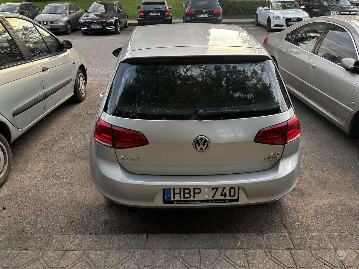 Volkswagen Golf - 6