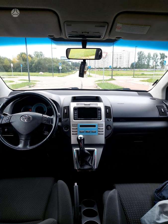 Toyota Corolla Verso - 8
