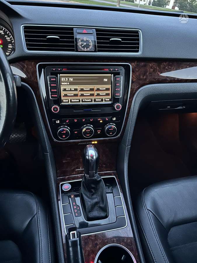 Volkswagen Passat - 9