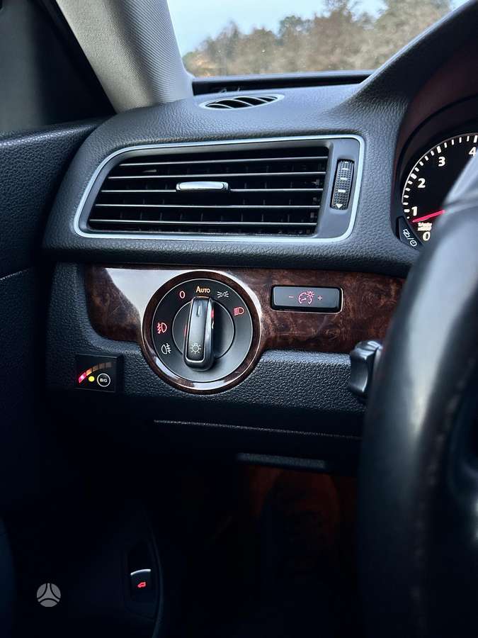 Volkswagen Passat - 10