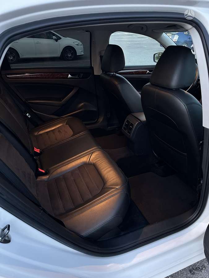 Volkswagen Passat - 11