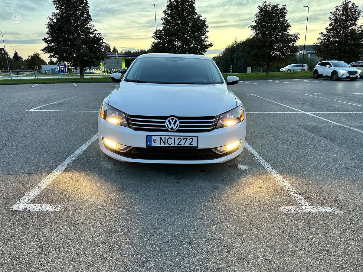 Volkswagen Passat - 1