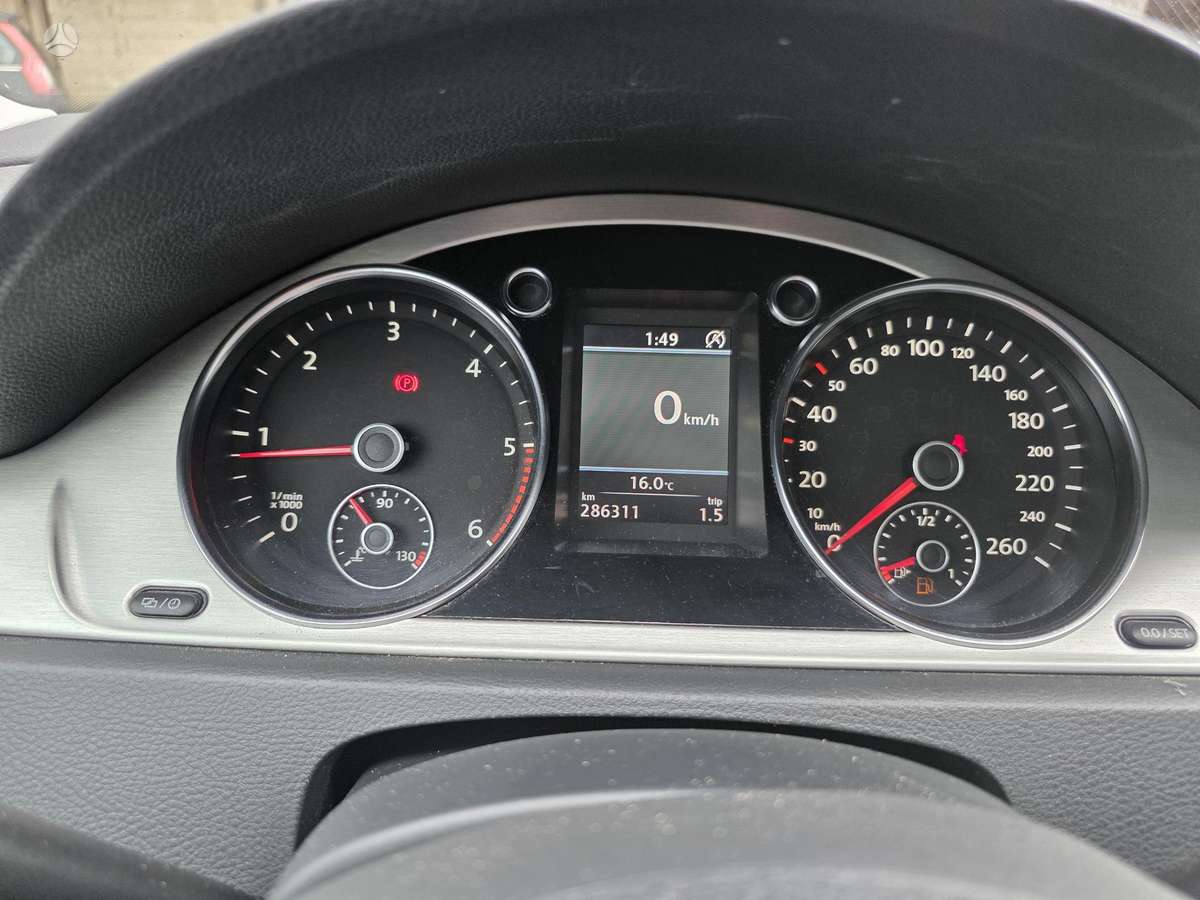 Volkswagen Passat - 11