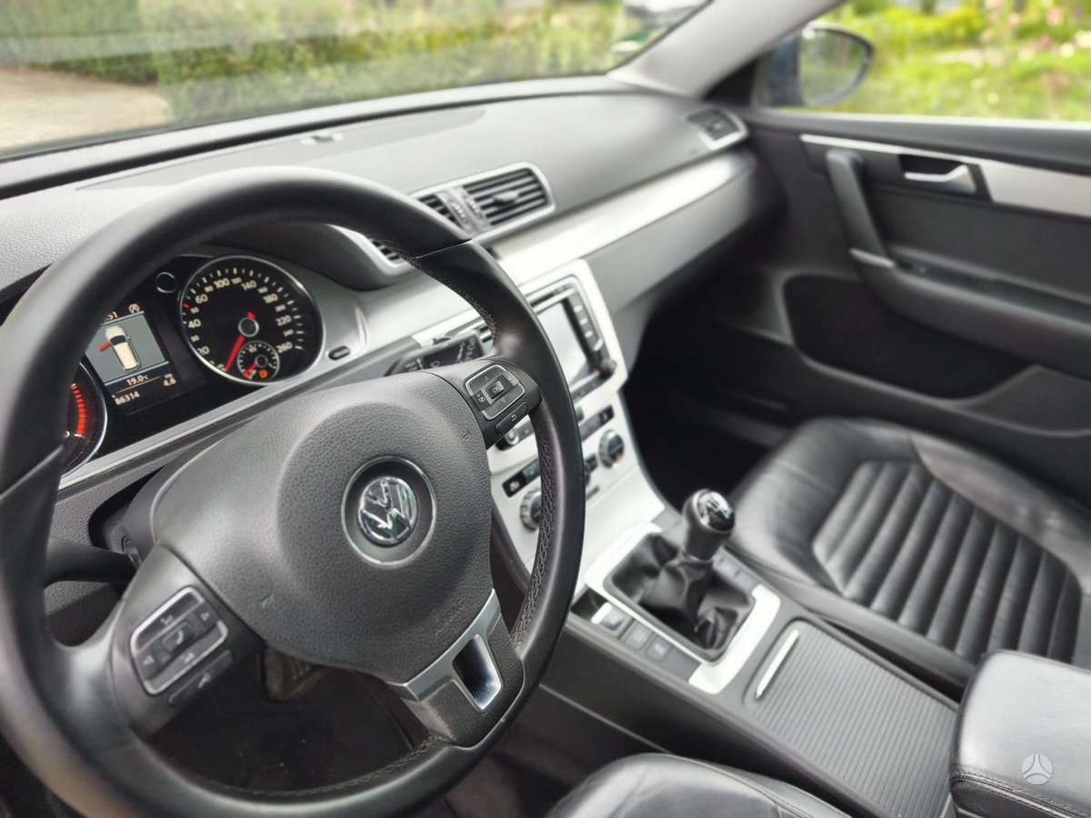 Volkswagen Passat - 12