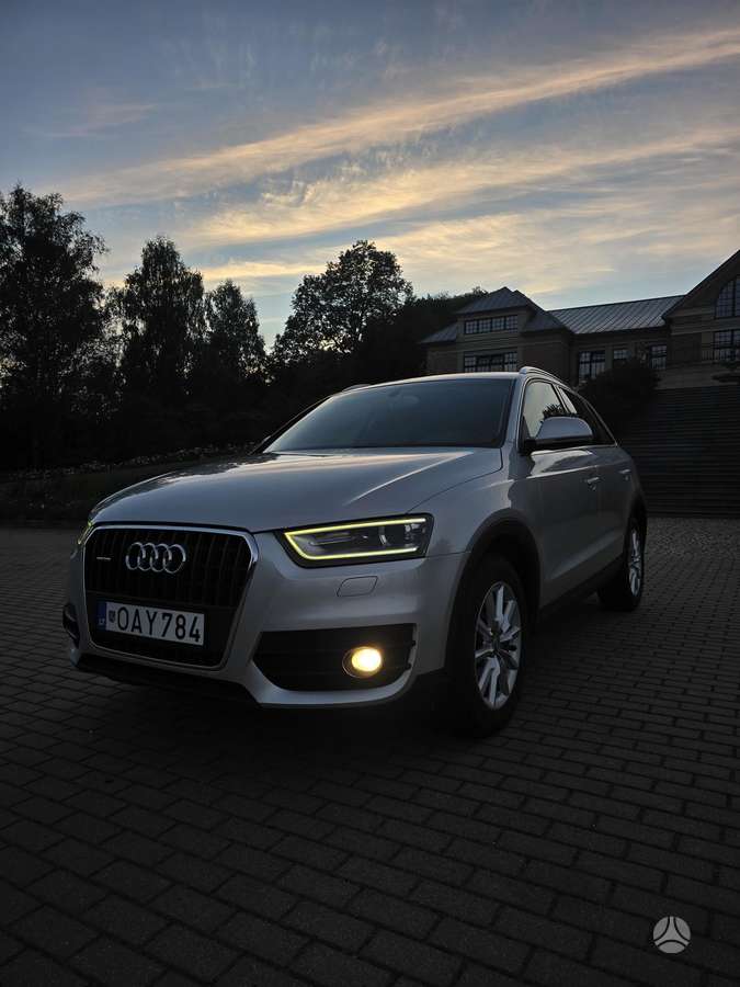 Audi Q3, 2.0 l., off-road / crossover