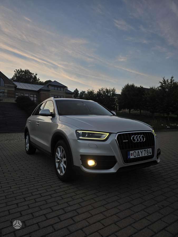 Audi Q3, 2.0 l., off-road / crossover
