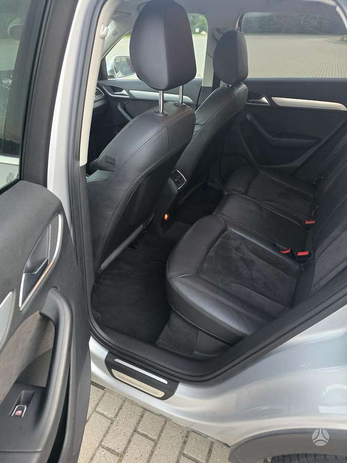 Audi Q3, 2.0 l., off-road / crossover