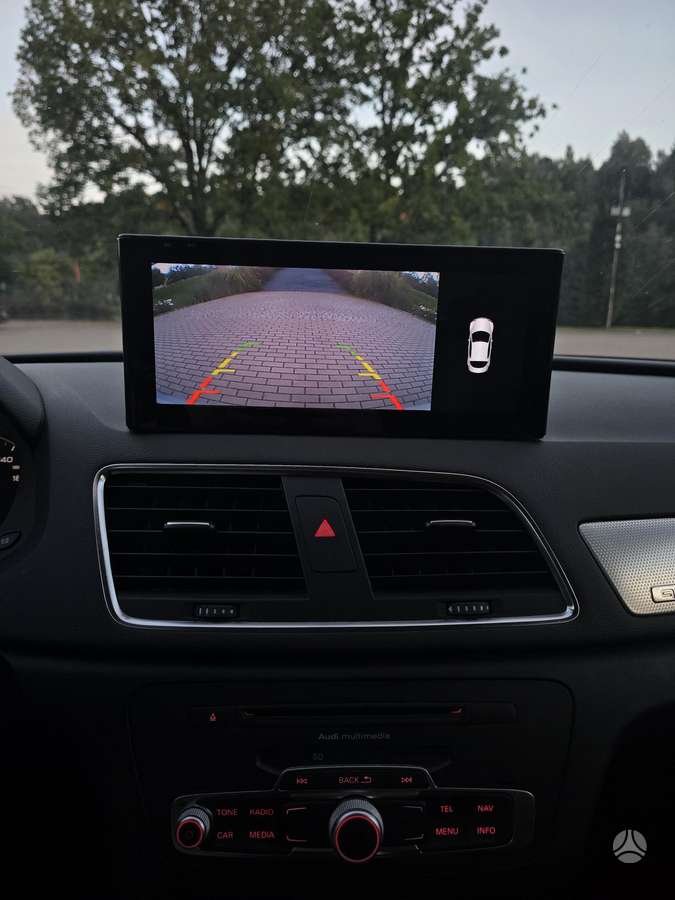 Audi Q3, 2.0 l., off-road / crossover