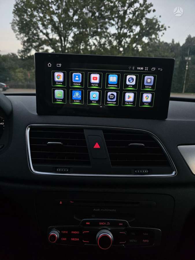 Audi Q3, 2.0 l., off-road / crossover