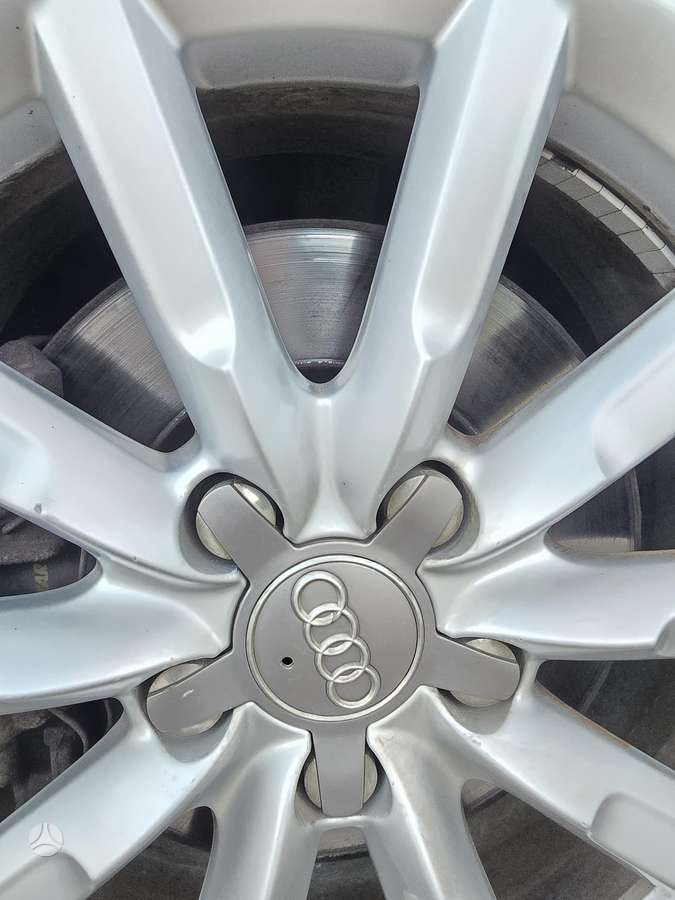 Audi Q3, 2.0 l., off-road / crossover