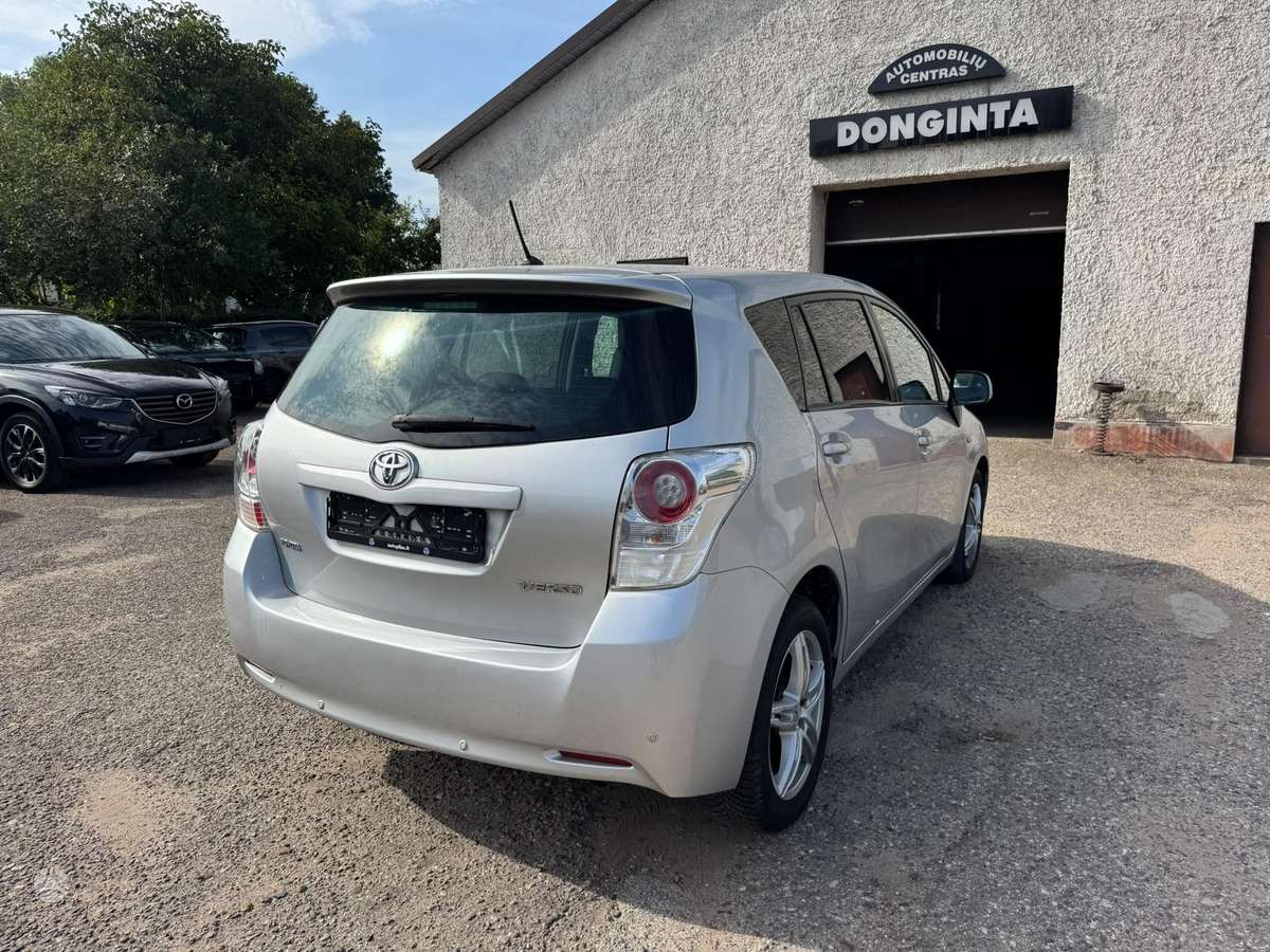 Toyota Verso, 2.2 l., Минивэн
