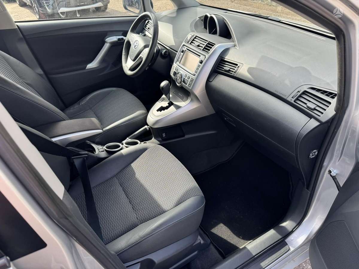 Toyota Verso, 2.2 l., Минивэн