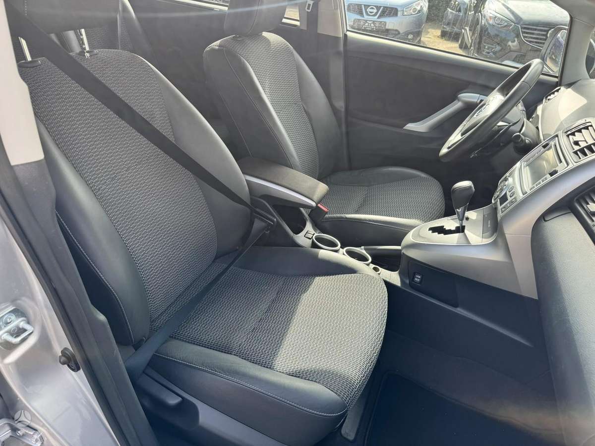 Toyota Verso, 2.2 l., mpv / minivan