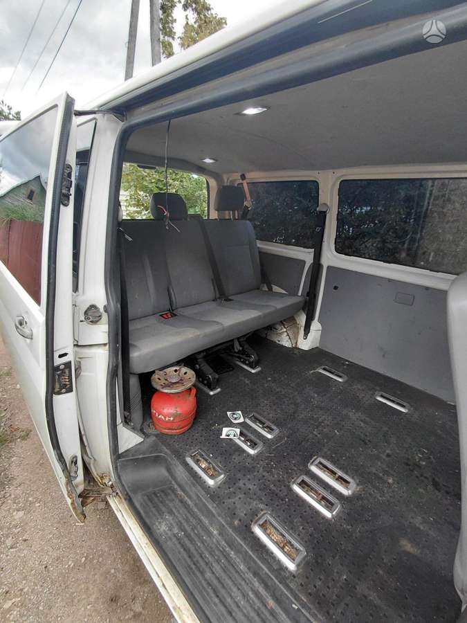 Volkswagen Transporter - 1