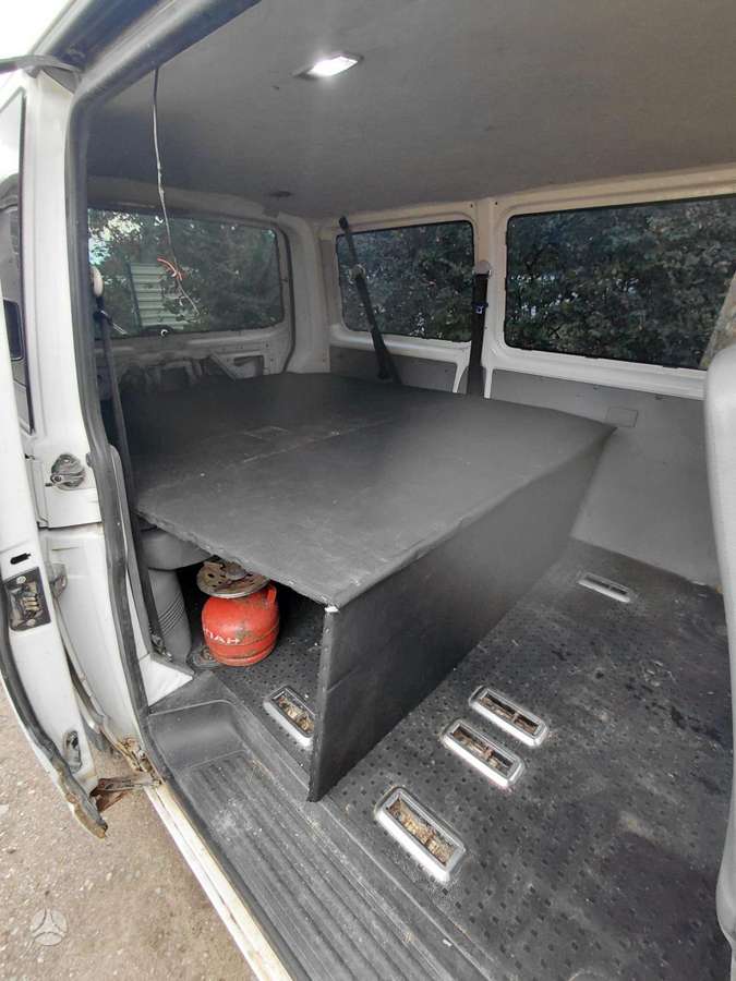 Volkswagen Transporter - 2