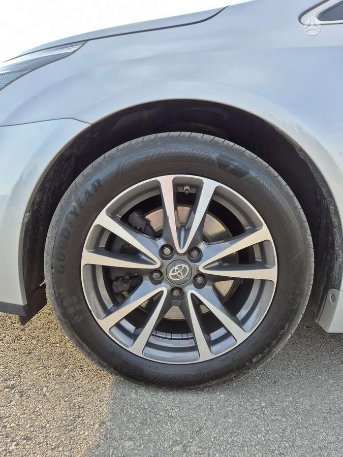 Toyota Avensis - 11