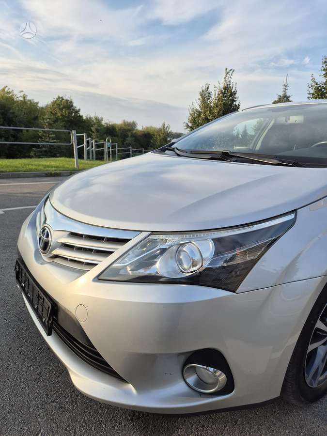 Toyota Avensis - 12