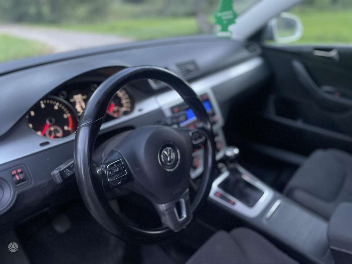 Volkswagen Passat - 5