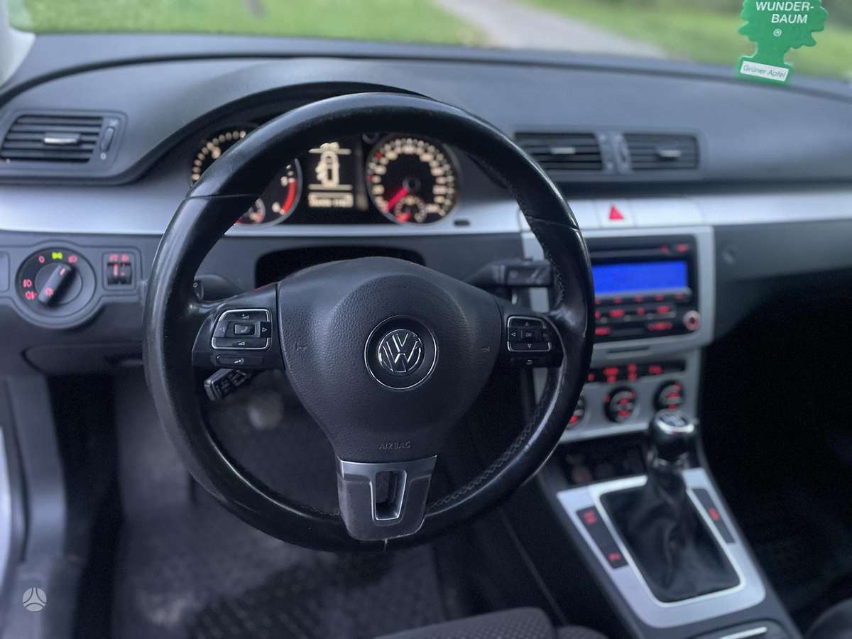 Volkswagen Passat - 6