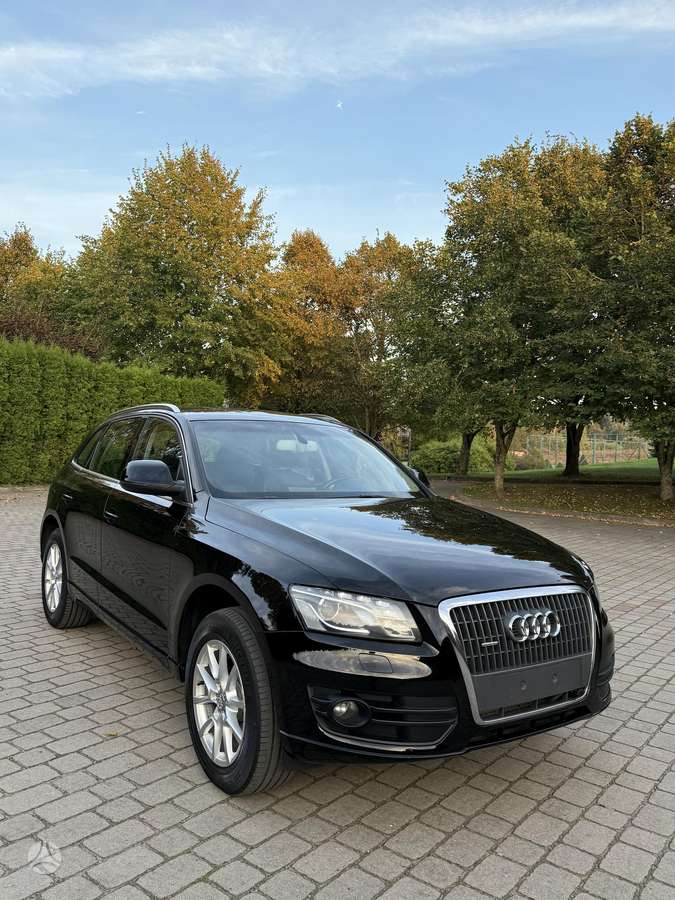 Audi Q5, 2.0 l., off-road / crossover