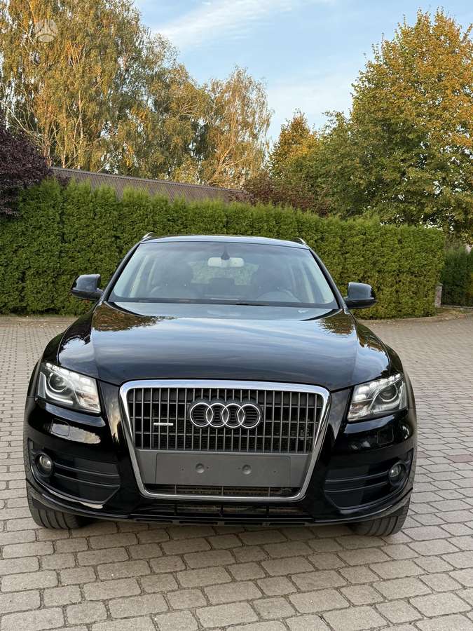 Audi Q5, 2.0 l., off-road / crossover