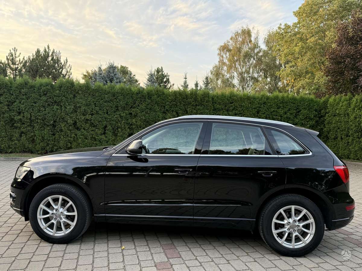 Audi Q5, 2.0 l., off-road / crossover