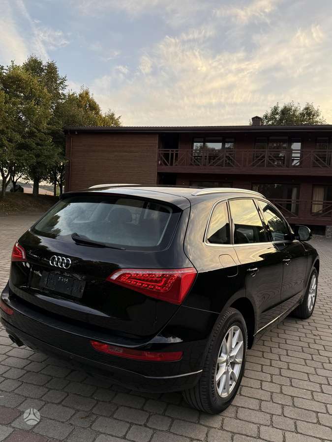 Audi Q5, 2.0 l., off-road / crossover