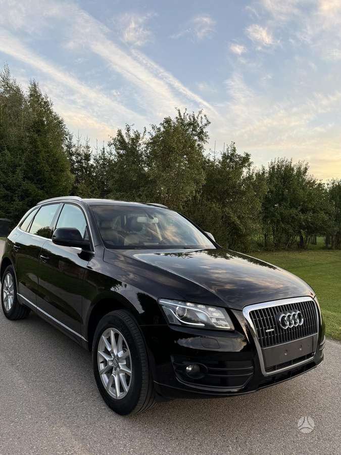 Audi Q5, 2.0 l., off-road / crossover