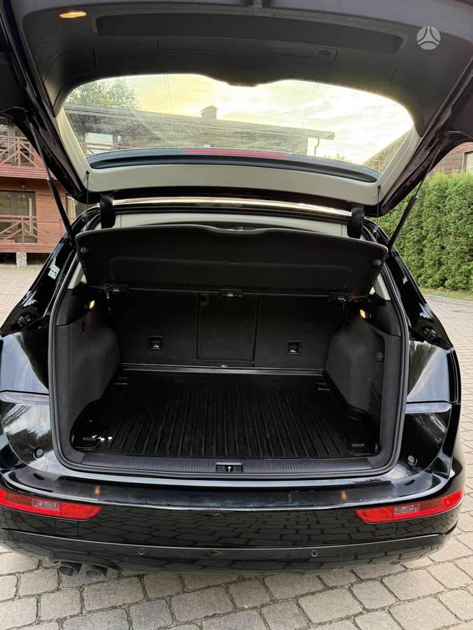 Audi Q5, 2.0 l., off-road / crossover
