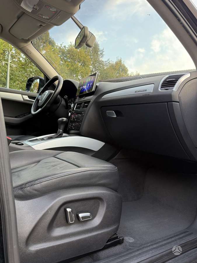 Audi Q5, 2.0 l., off-road / crossover