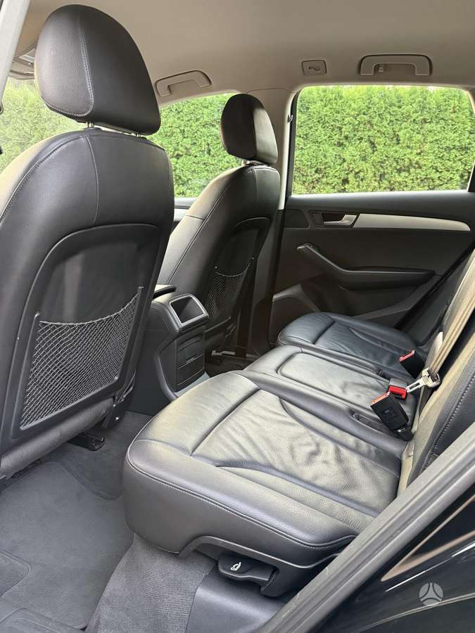 Audi Q5, 2.0 l., off-road / crossover