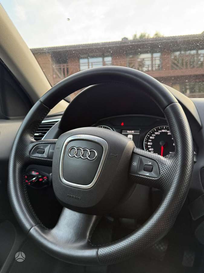 Audi Q5, 2.0 l., off-road / crossover