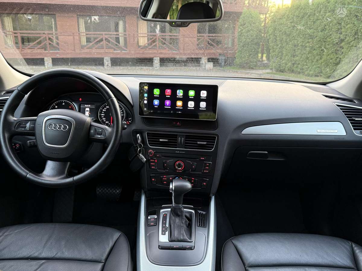 Audi Q5, 2.0 l., off-road / crossover