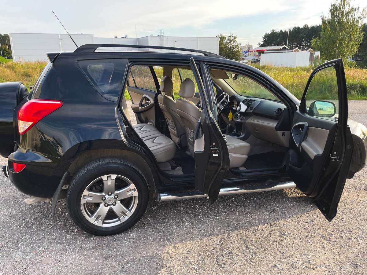 Toyota RAV4 - 10