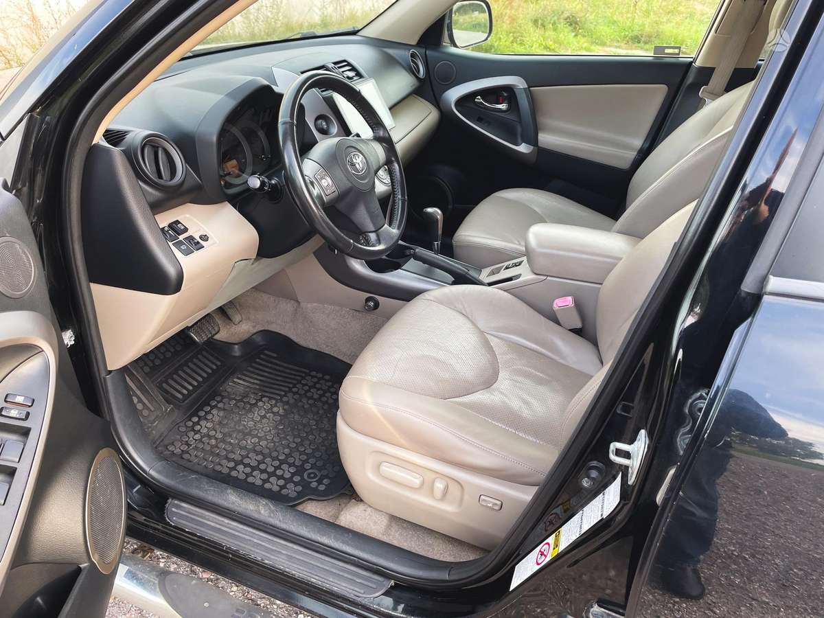 Toyota RAV4 - 12