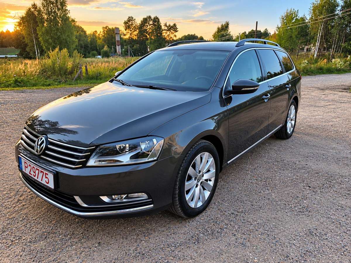 Volkswagen Passat - 1