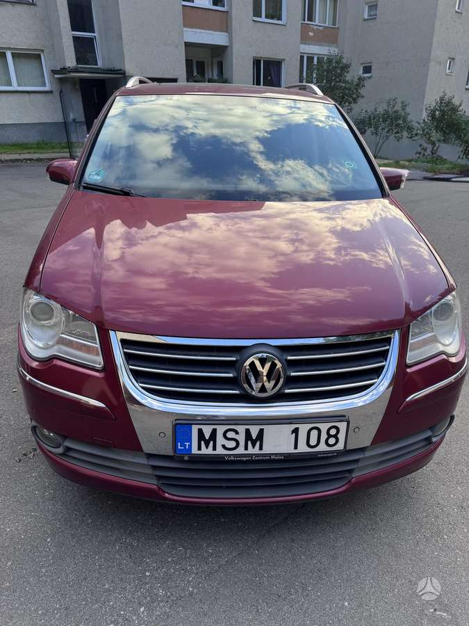 Volkswagen Touran - 1