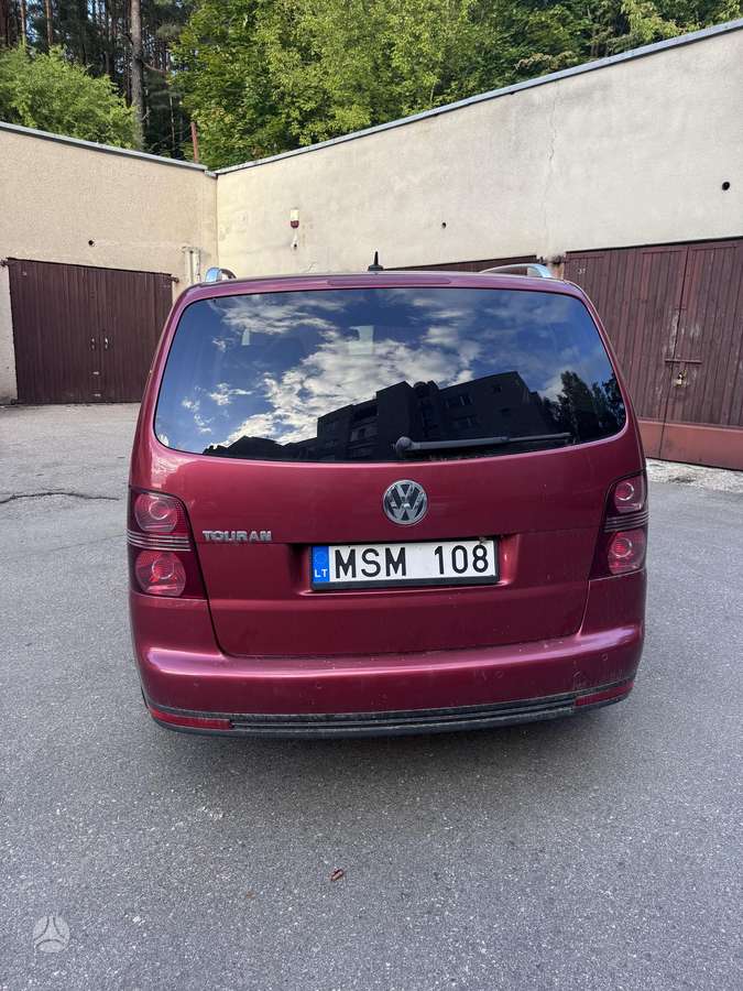 Volkswagen Touran - 4