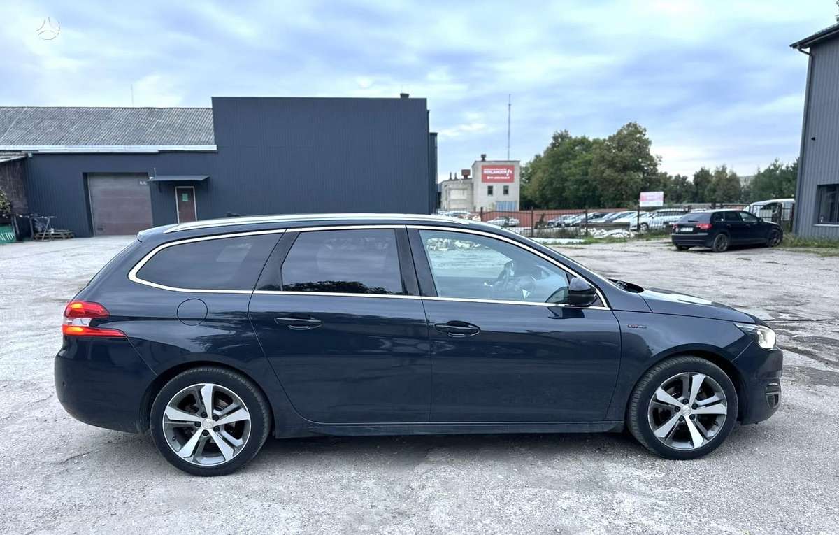 Peugeot 308 - 8